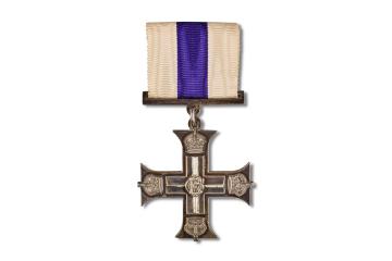 First World War Military Cross (with ribbon and bar) 