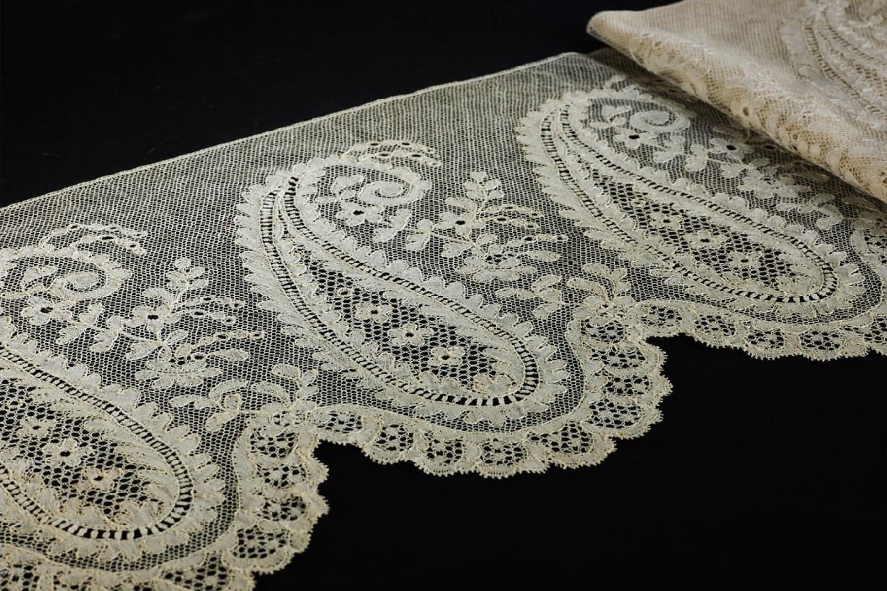 Length of Buckingham Point Bobbin Lace known as the Paisley Pear