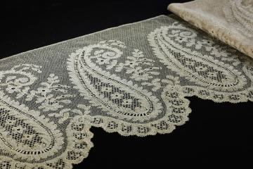 Length of Buckingham Point Bobbin Lace known as the Paisley Pear